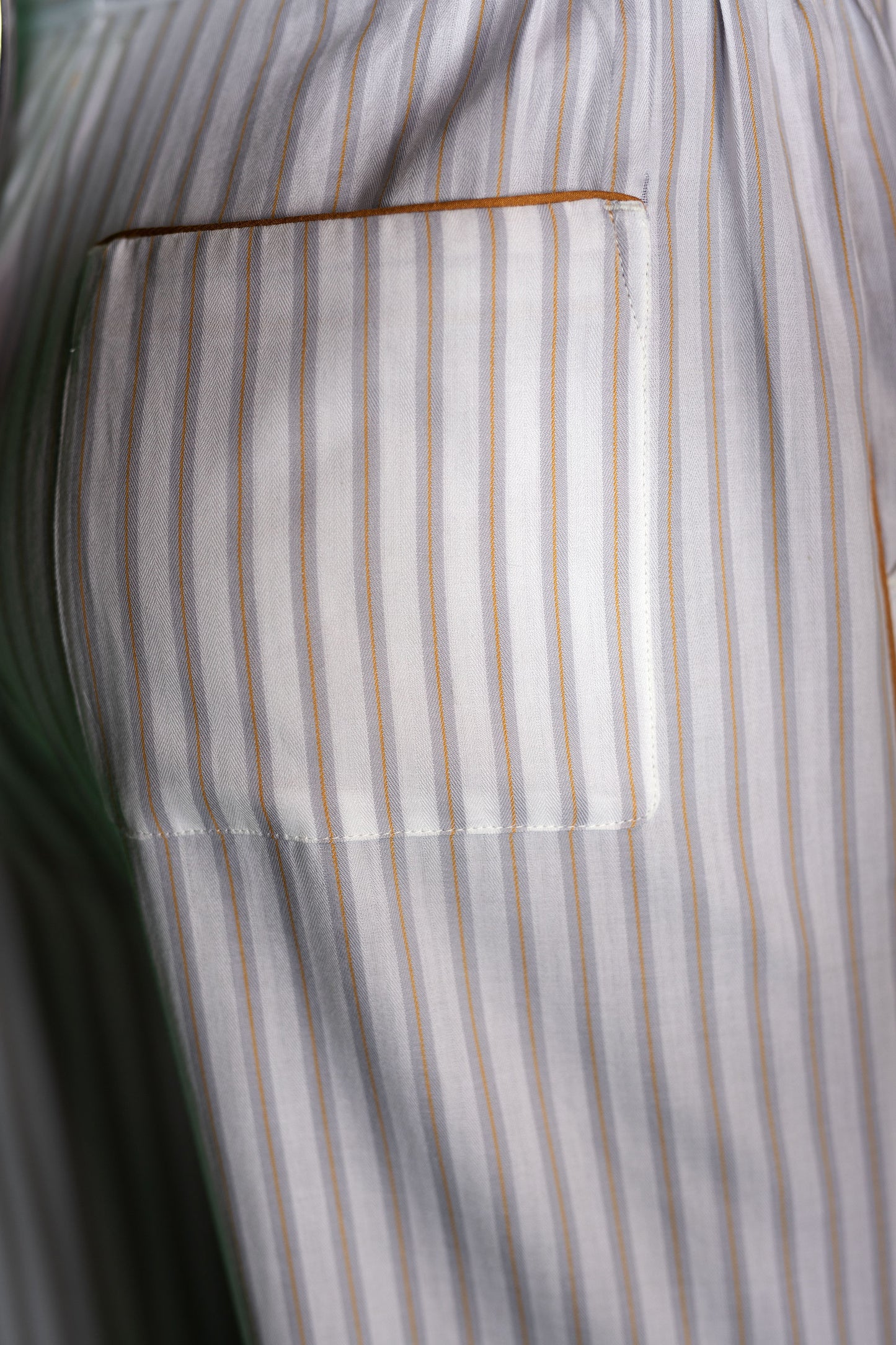 9123_DRAWSTRING-TROUSERS_WHITE-Grey-gold