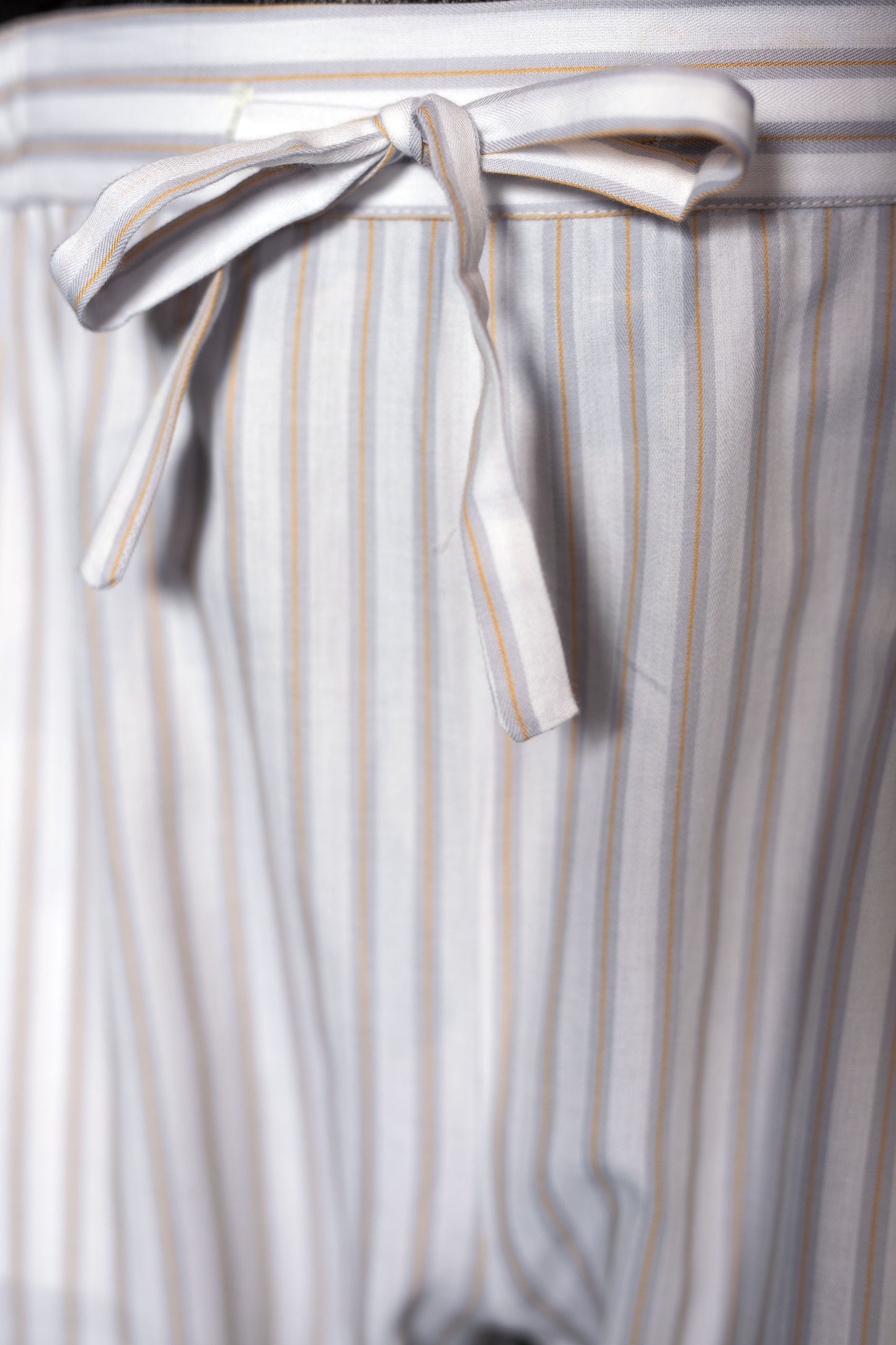 9123_DRAWSTRING-TROUSERS_WHITE-Grey-gold