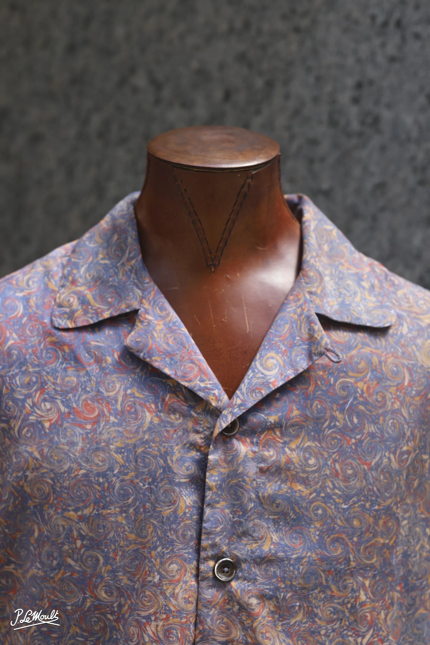 9167_CAYENNE-COLLAR-SHIRT-SHORT-SLEEVED_SPIRALᴹᴬᴿᴮᴸᴱᴰ