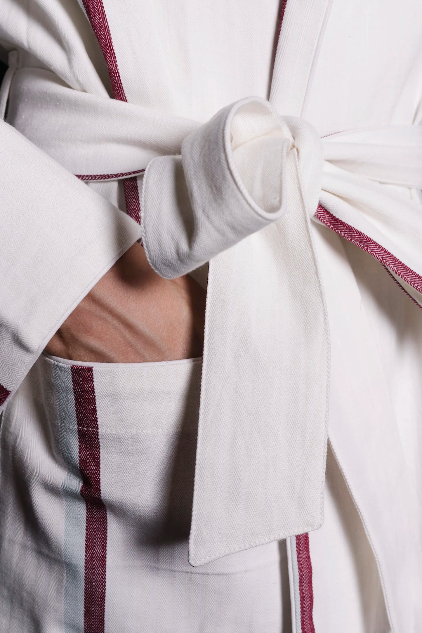 8681_DRESSING-GOWN_OFFWHITE-Burgundy-ice