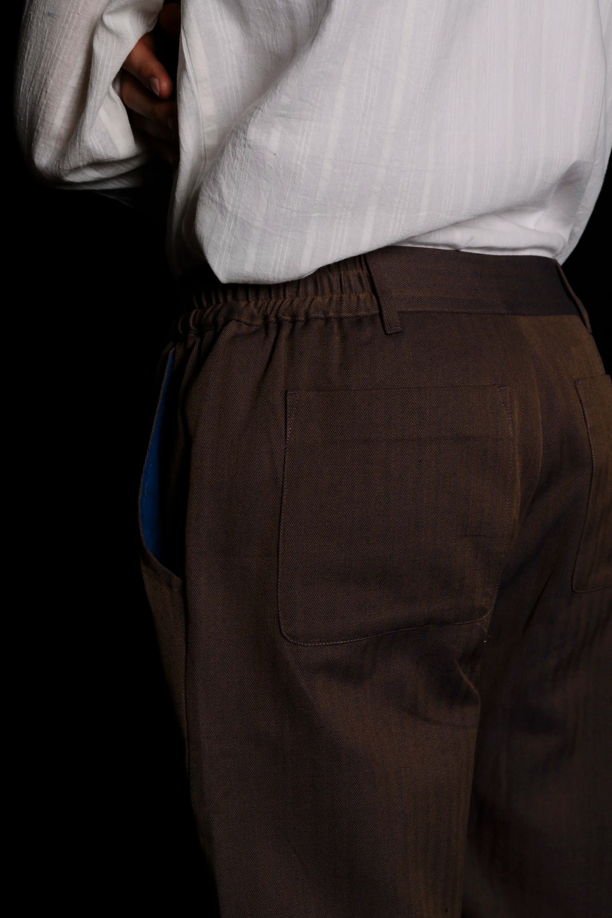 8996_BUTTON-TROUSERS_BROWN-Navy