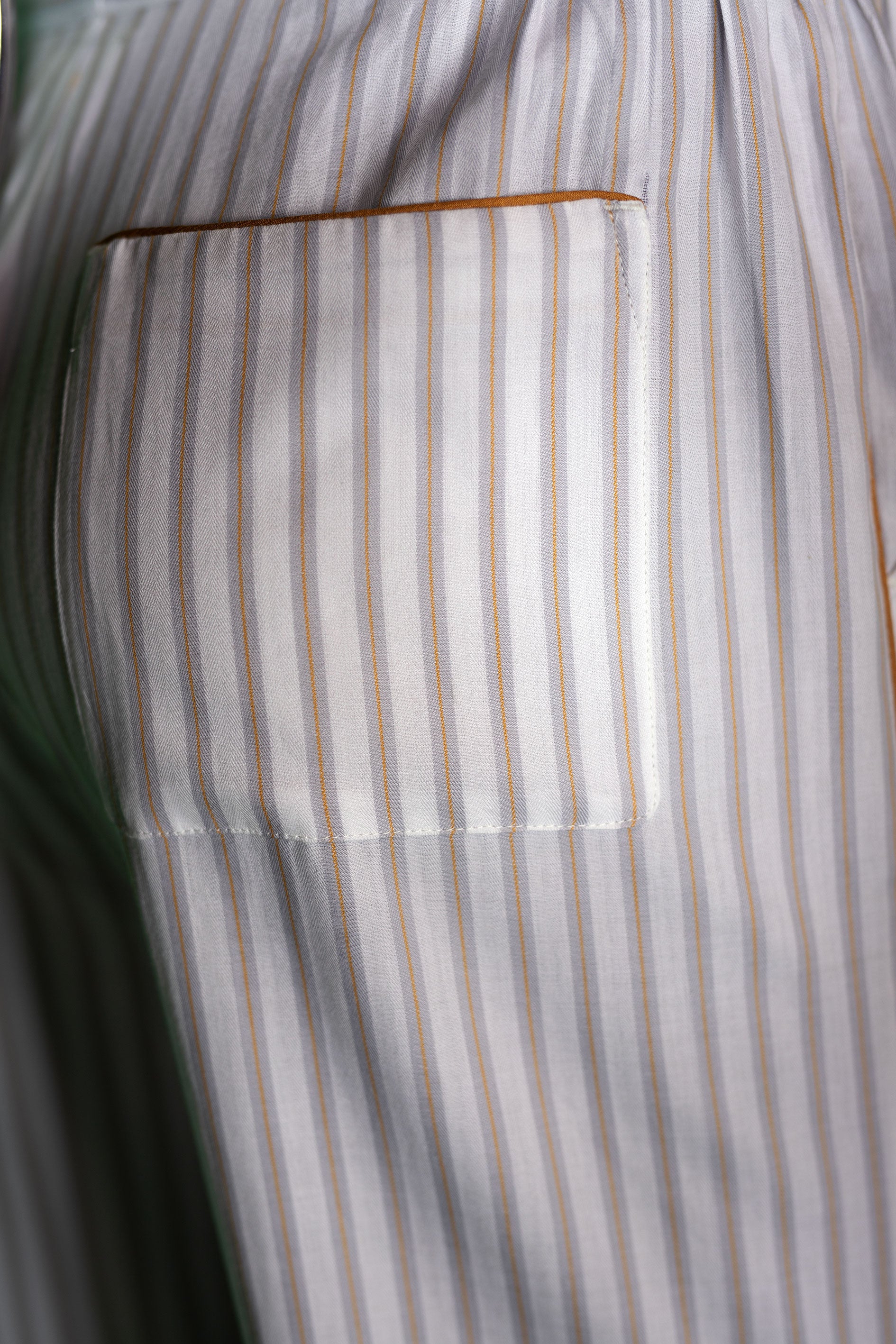 9123_DRAWSTRING-TROUSERS_WHITE-Grey-gold