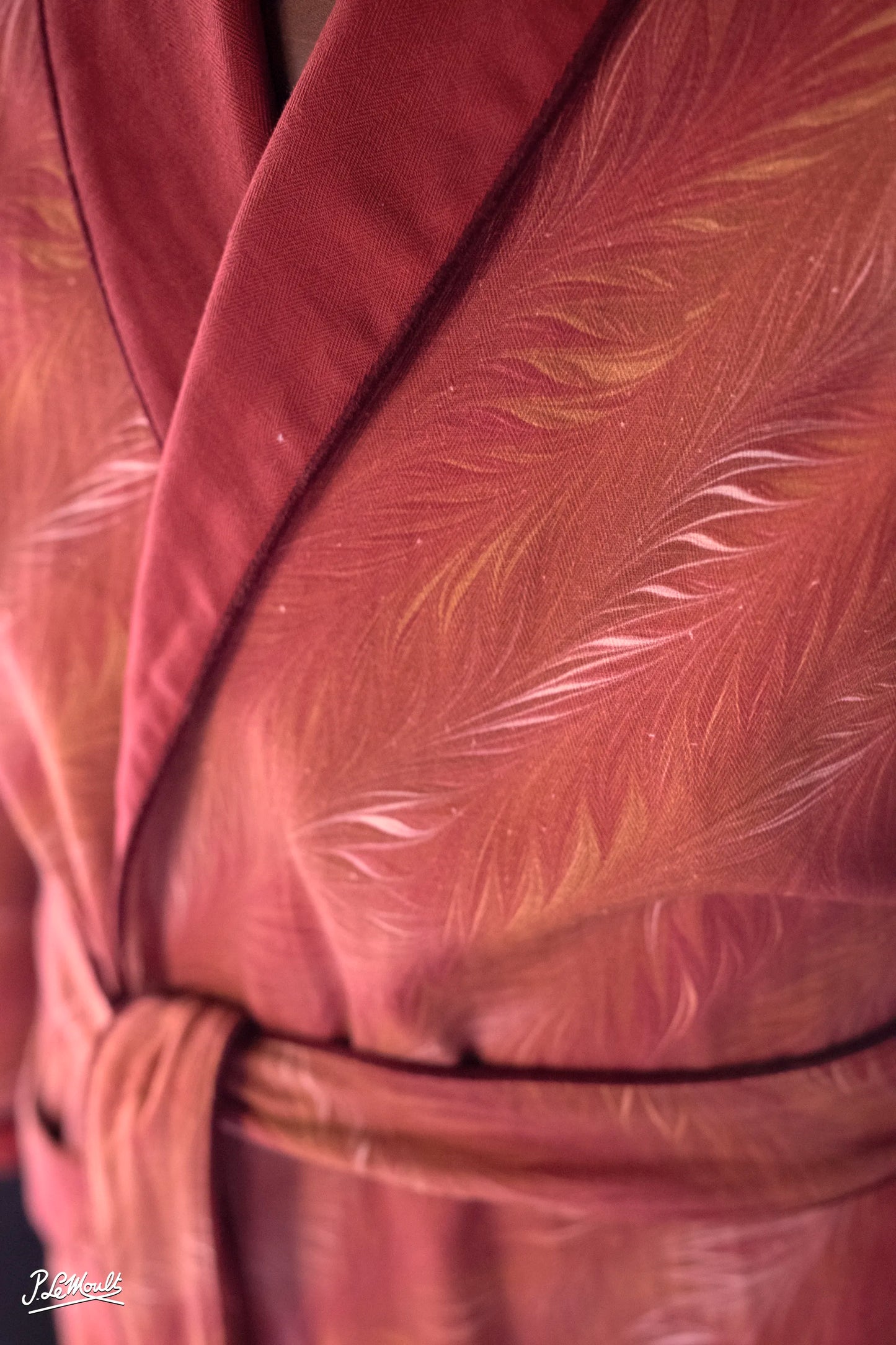 9169_DRESSING-GOWN_REDᴹᴬᴿᴮᴸᴱᴰ