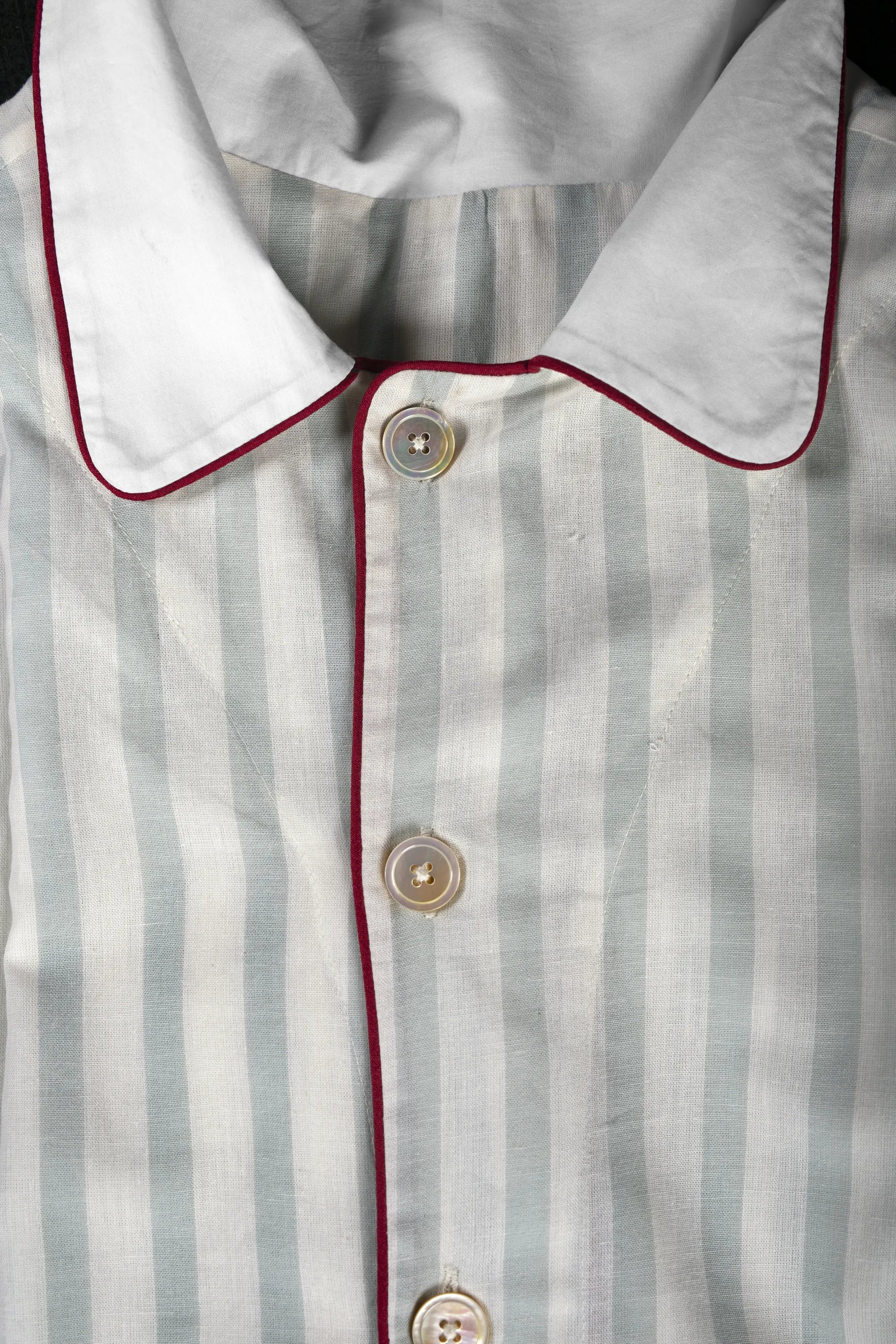 9189_PYJAMA_BLUESILVER-White-burgundy