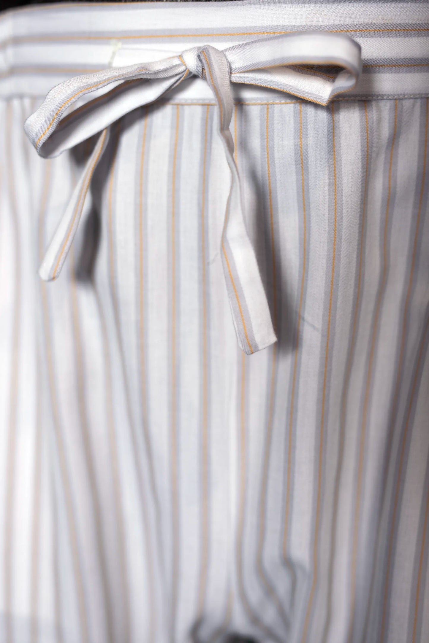 9123_DRAWSTRING-TROUSERS_WHITE-Grey-gold