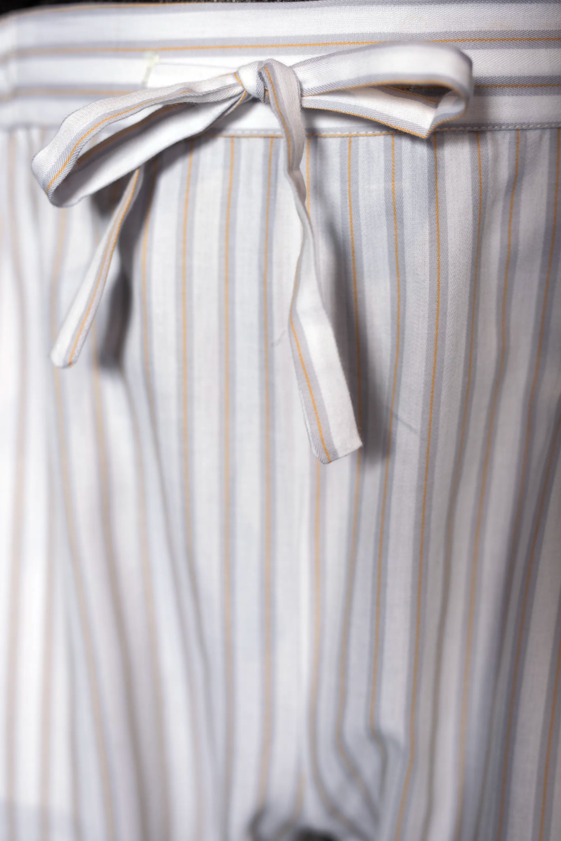 9123_DRAWSTRING-TROUSERS_WHITE-Grey-gold