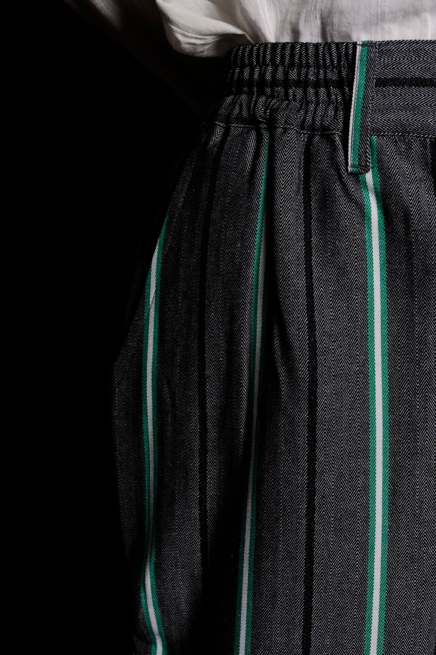 8817_BUTTON-TROUSERS_BLACK-Green-white