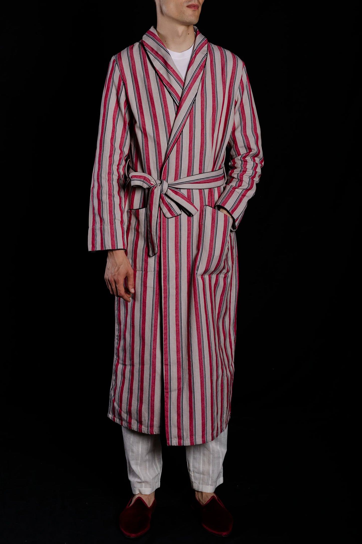 8991_DRESSING-GOWN_RED-Sandsilver-white-black