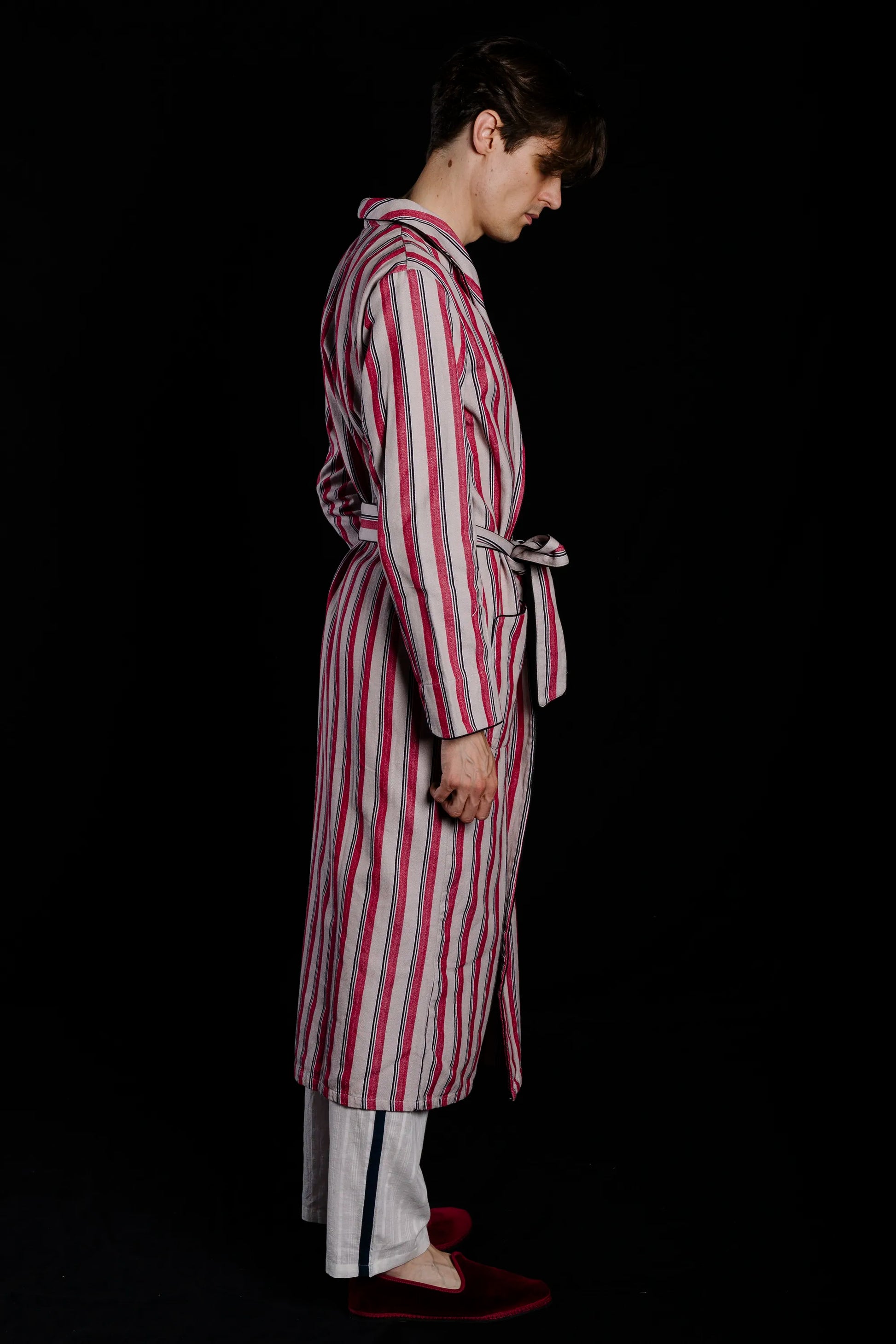 8991_DRESSING-GOWN_RED-Sandsilver-white-black