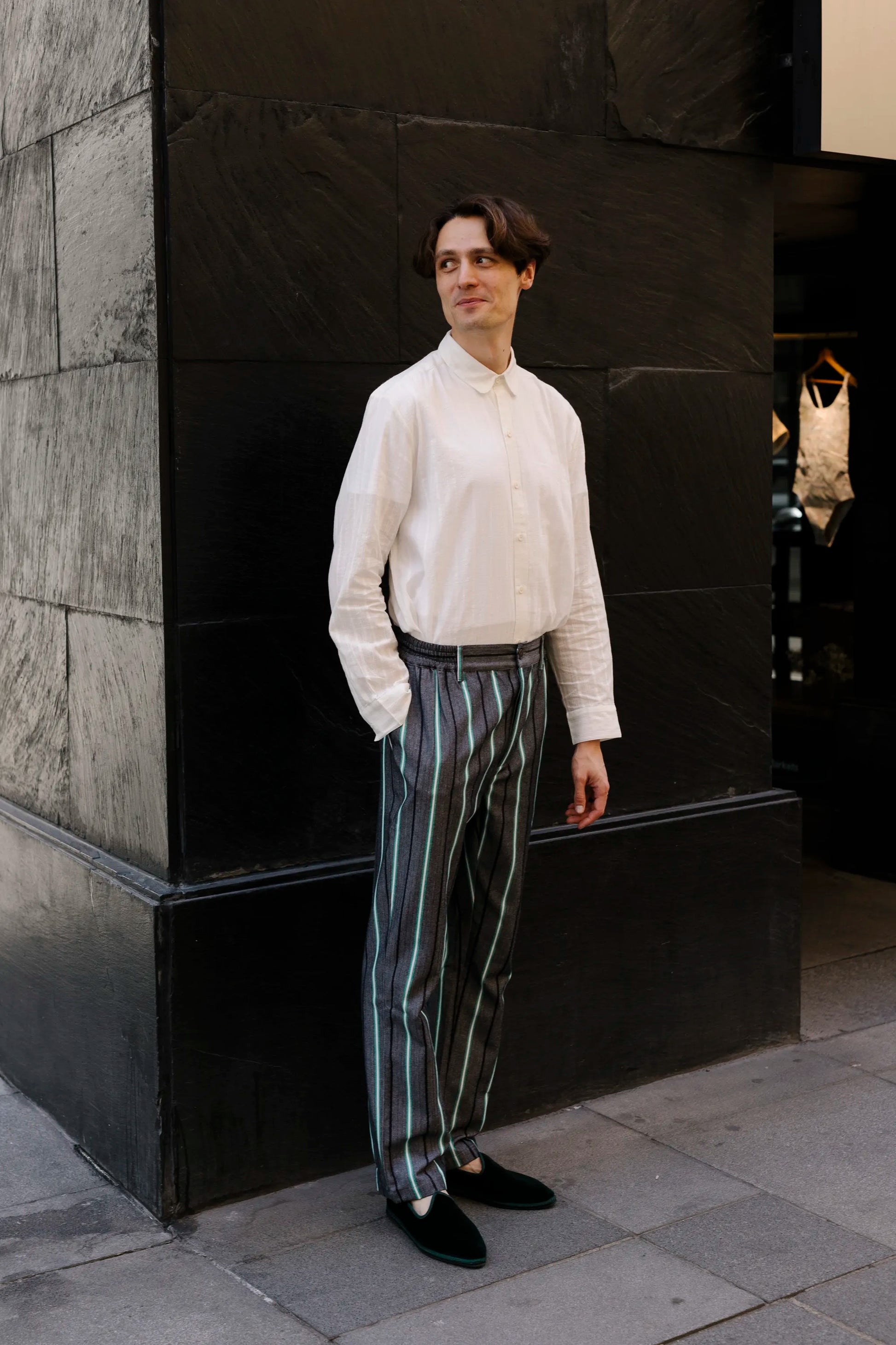 8817_BUTTON-TROUSERS_BLACK-Green-white