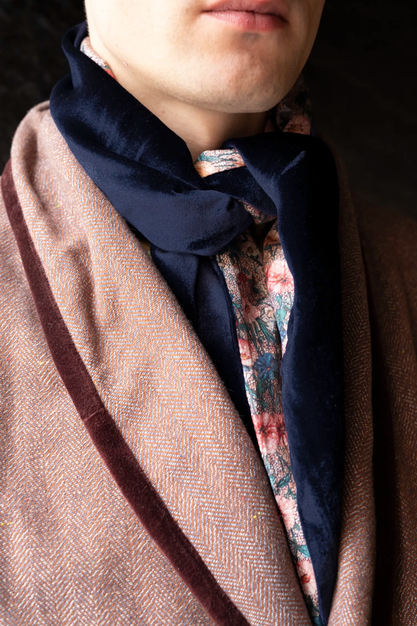9225_SHAWL_NAVY-Sand-multicolour