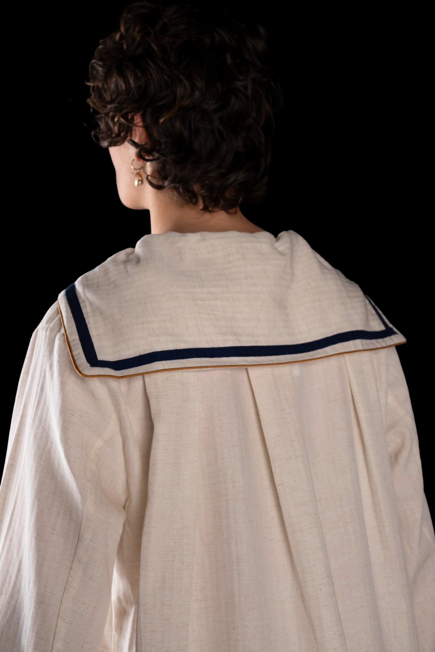 9006_SAILOR-LONGSHIRT_NATURAL-Navy-gold