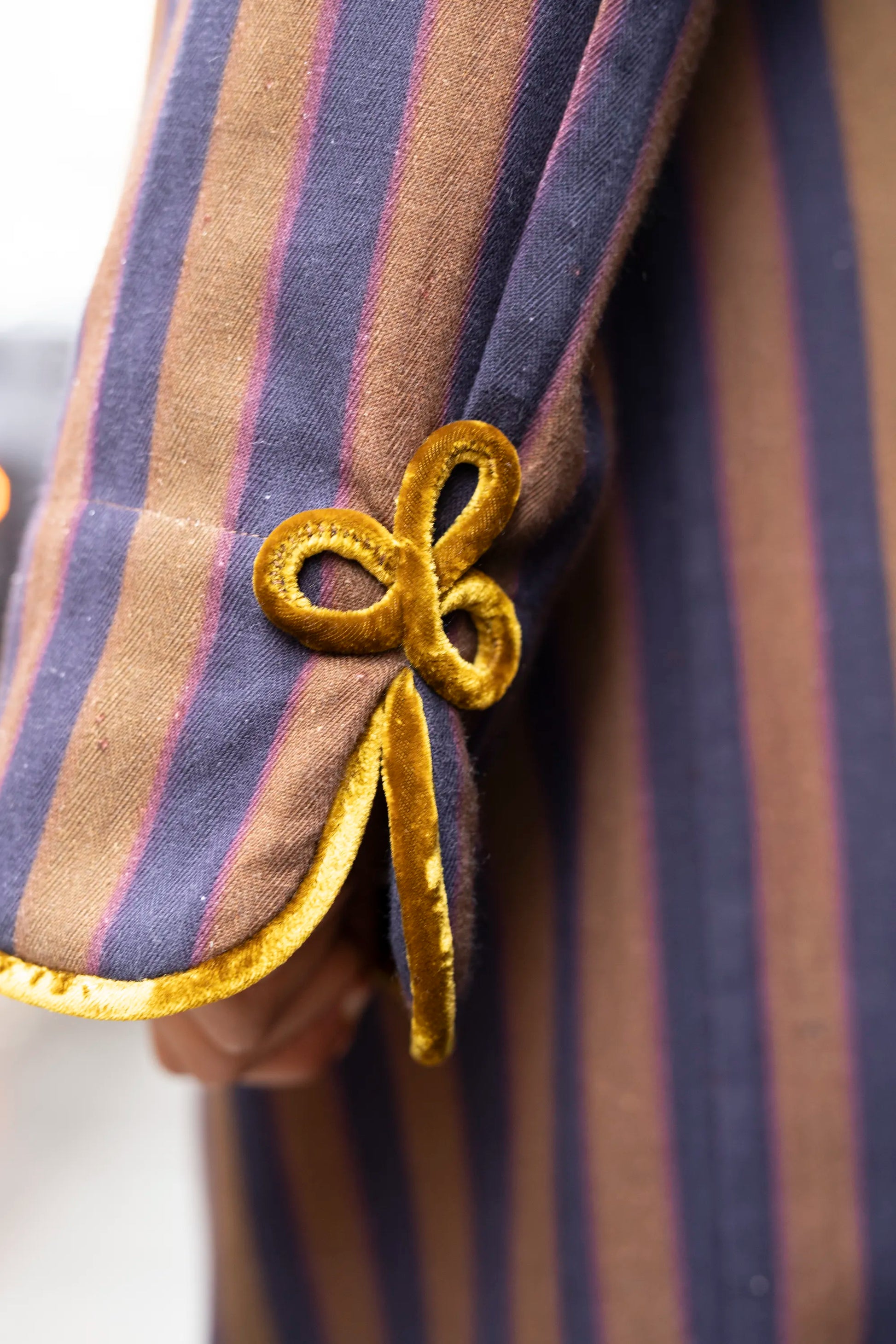 9207_DRESSING-GOWN_NAVY-Brown-gold