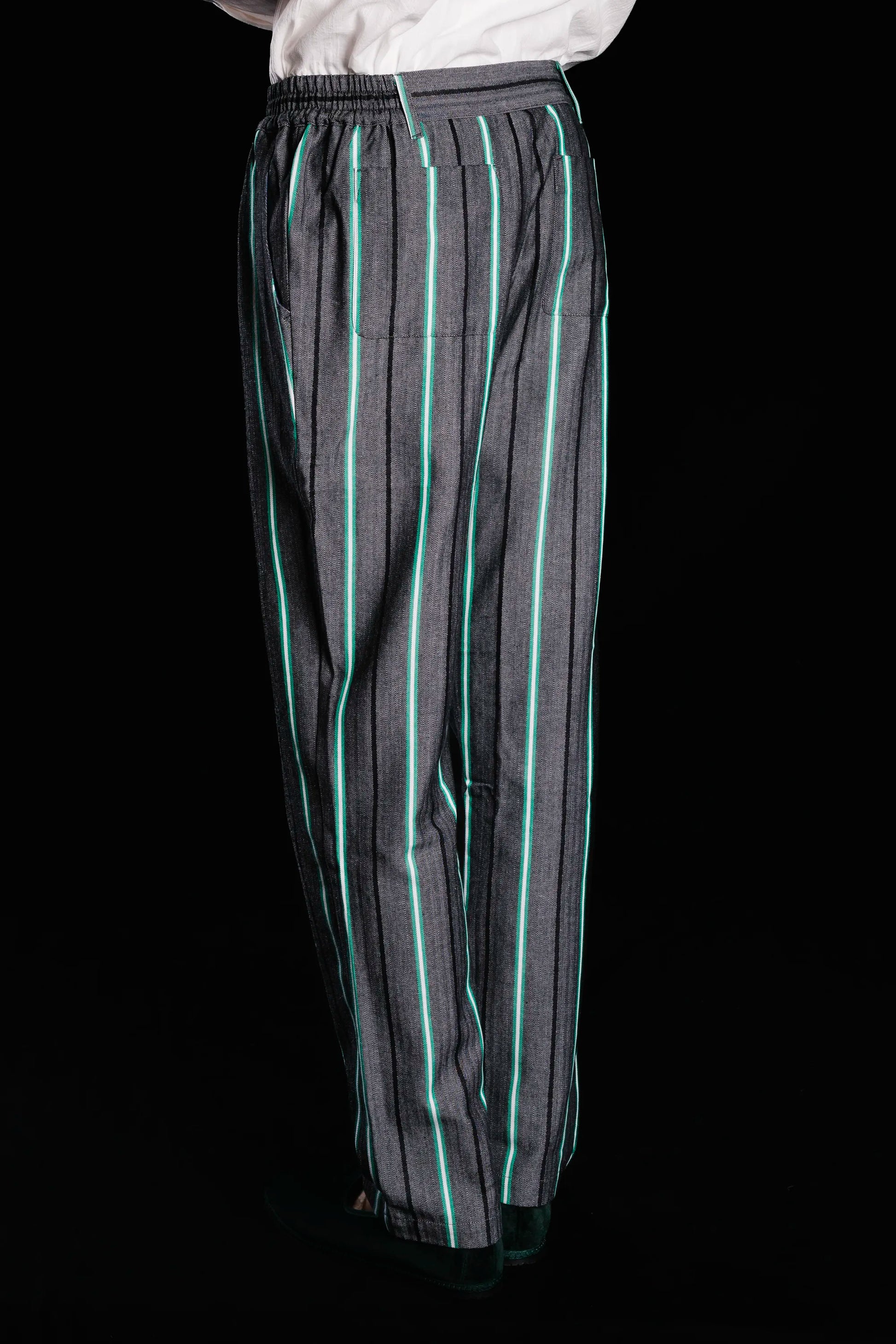 8817_BUTTON-TROUSERS_BLACK-Green-white